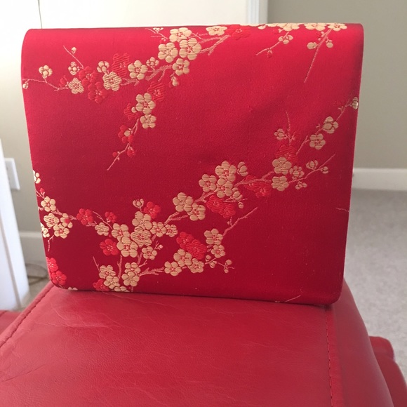 Amanda Smith Handbags - Life is amazing in red! The perfect bag!